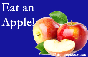 Fort Wayne chiropractic care recommends healthy diets full of fruits and veggies, so enjoy an apple the apple season!